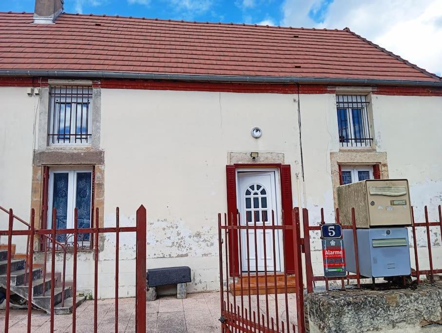 Halte De Saint Leger Deplacements Professionnels Et Familles Extérieur photo